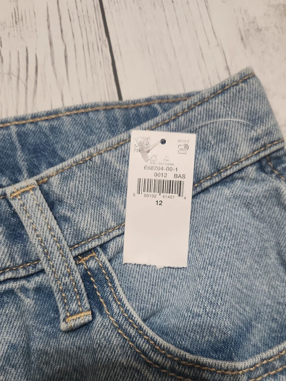 NWT Old Navy Girls Size 12 High Rise Baggy Wide Leg Distressed Light Wash Jeans.